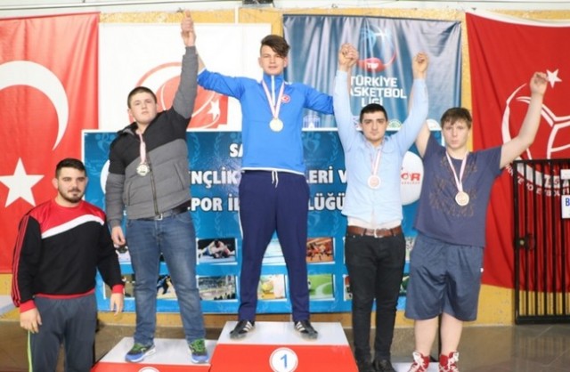 Güreşte Yıldızlar ve Gençler seçmeleri yapıldı