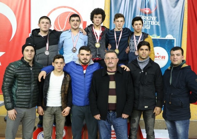 Güreşte Yıldızlar ve Gençler seçmeleri yapıldı
