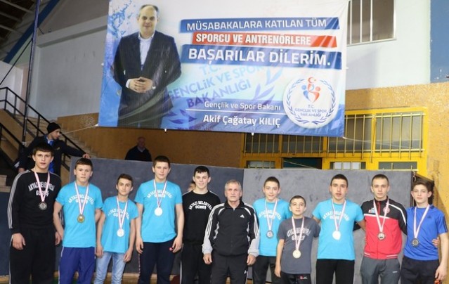 Güreşte Yıldızlar ve Gençler seçmeleri yapıldı