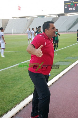 Hocalar ve futbolcular birbirine girdi