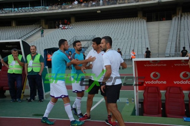 Hocalar ve futbolcular birbirine girdi