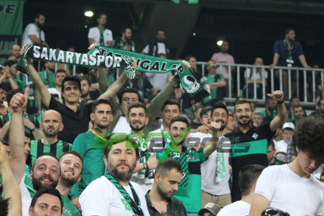 Sakaryaspor-Karagümrük maçı fotoğrafları