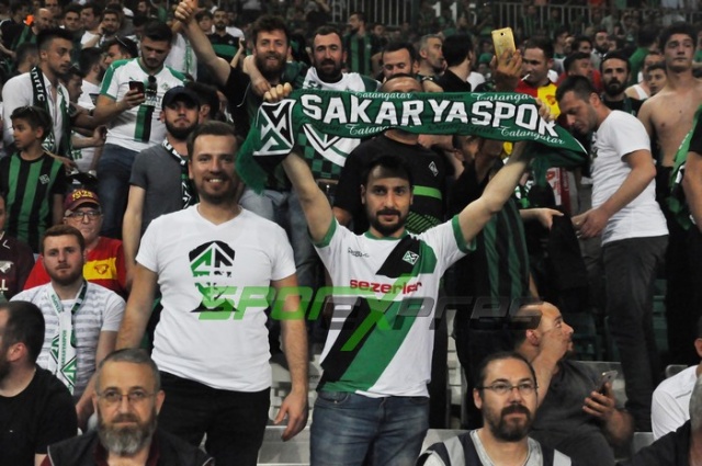 Sakaryaspor-Karagümrük maçı fotoğrafları