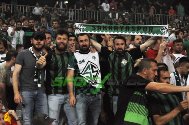 Sakaryaspor-Karagümrük maçı fotoğrafları