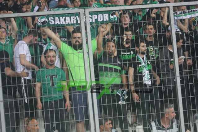 Sakaryaspor-Karagümrük maçı fotoğrafları