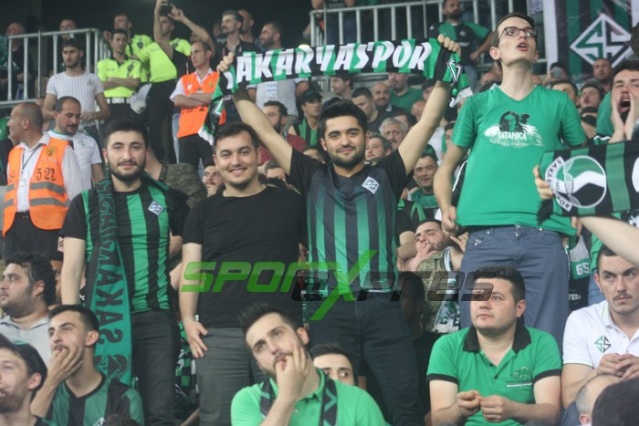 Sakaryaspor-Karagümrük maçı fotoğrafları