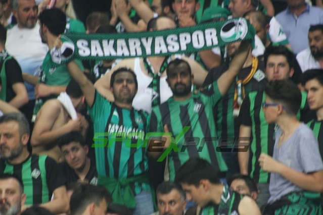Sakaryaspor-Karagümrük maçı fotoğrafları