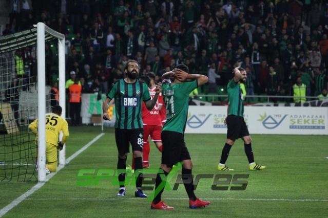 Sakaryaspor-Samsunspor maçı fotoğrafları