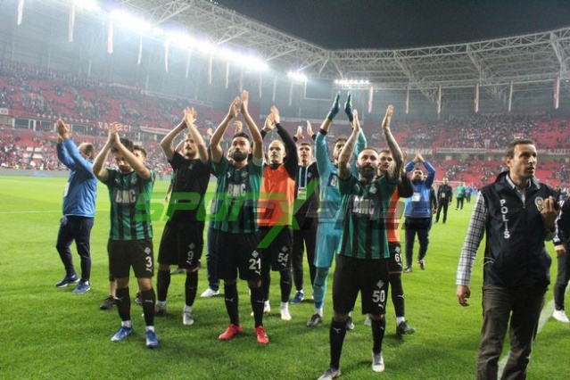 Samsunspor-Sakaryaspor maçı fotoğrafları
