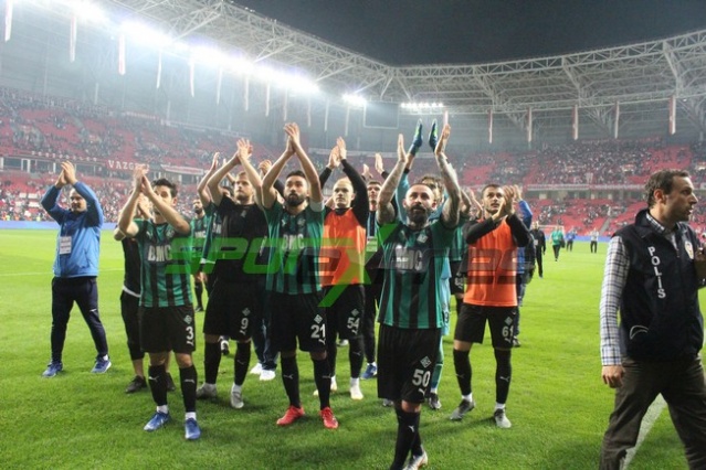 Samsunspor-Sakaryaspor maçı fotoğrafları