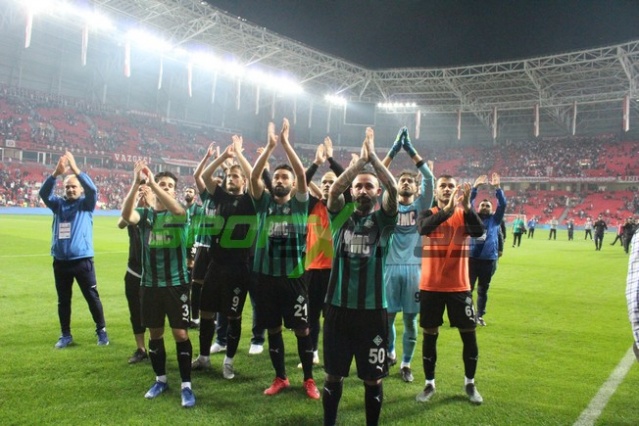 Samsunspor-Sakaryaspor maçı fotoğrafları