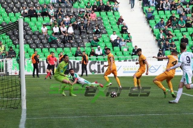 Sakaryaspor-Eyüpspor maçı fotoğraflar