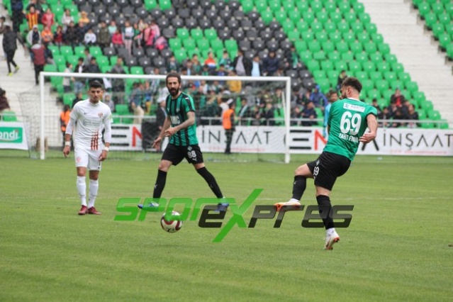 Sakaryaspor-İnegölspor maçının fotoğrafları