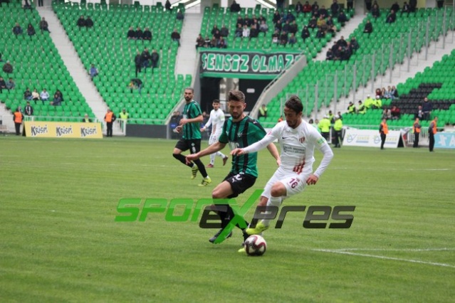 Sakaryaspor-İnegölspor maçının fotoğrafları