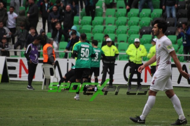 Sakaryaspor-İnegölspor maçının fotoğrafları