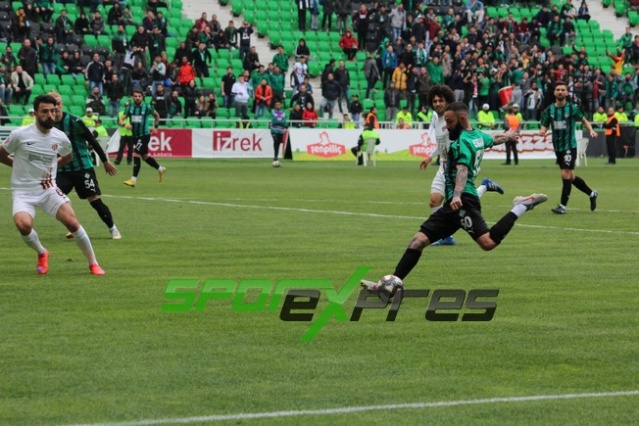 Sakaryaspor-İnegölspor maçının fotoğrafları