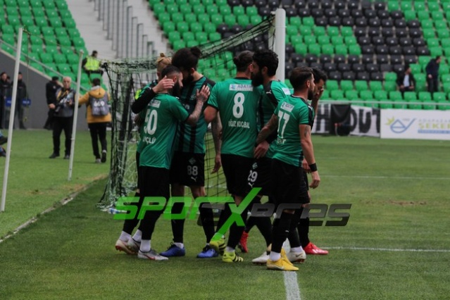 Sakaryaspor-İnegölspor maçının fotoğrafları