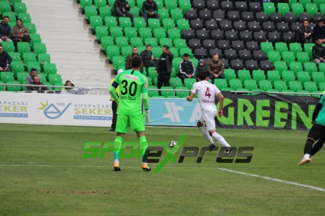 Sakaryaspor-İnegölspor maçının fotoğrafları