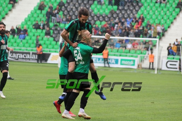 Sakaryaspor-İnegölspor maçının fotoğrafları