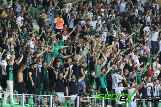 Sakaryaspor-Ümraniyespor maçından fotoğraflar