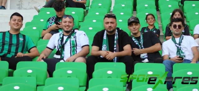 Sakaryaspor-Ümraniyespor maçından fotoğraflar