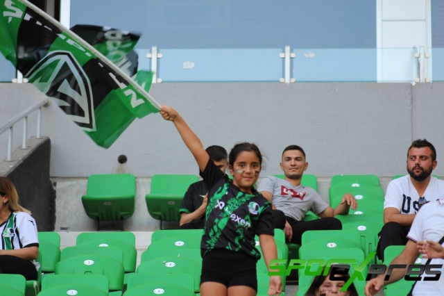 Sakaryaspor-Ümraniyespor maçından fotoğraflar