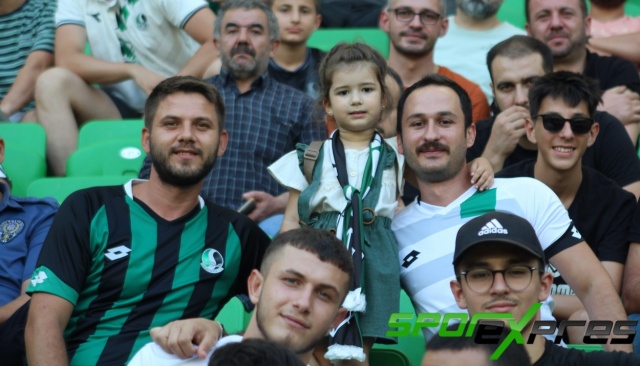 Sakaryaspor-Ümraniyespor maçından fotoğraflar