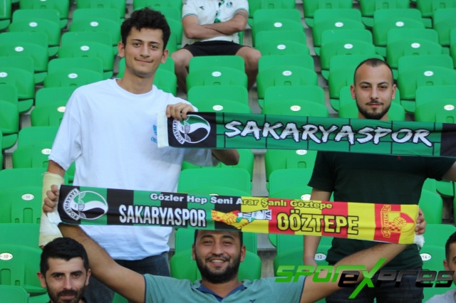 Sakaryaspor-Ümraniyespor maçından fotoğraflar