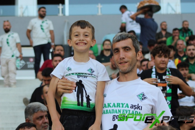 Sakaryaspor-Ümraniyespor maçından fotoğraflar