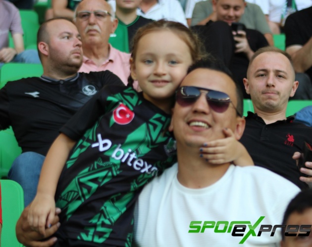 Sakaryaspor-Ümraniyespor maçından fotoğraflar