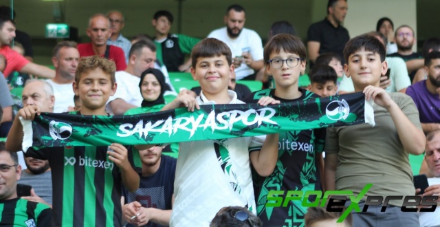 Sakaryaspor-Ümraniyespor maçından fotoğraflar