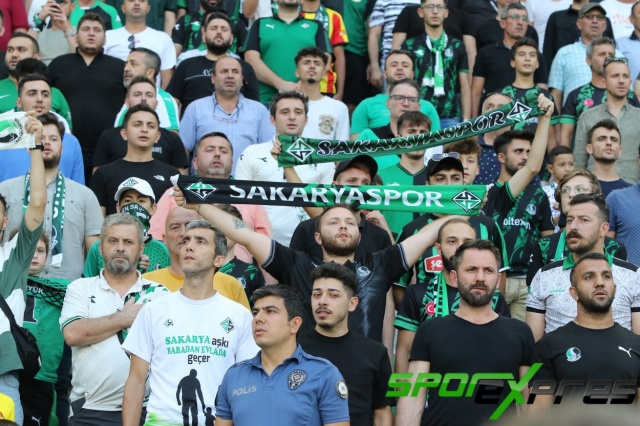 Sakaryaspor-Ümraniyespor maçından fotoğraflar