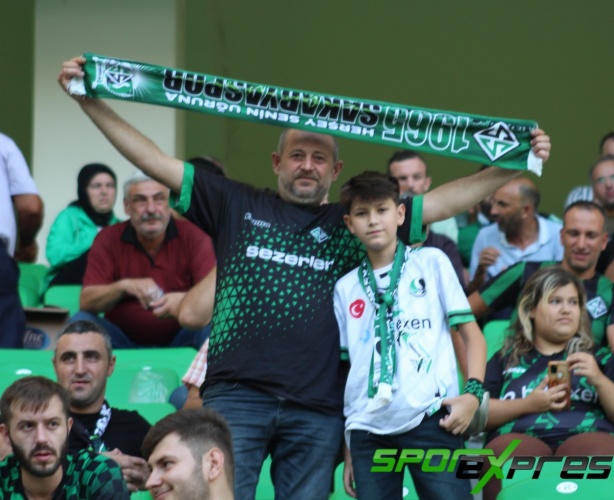 Sakaryaspor-Ümraniyespor maçından fotoğraflar
