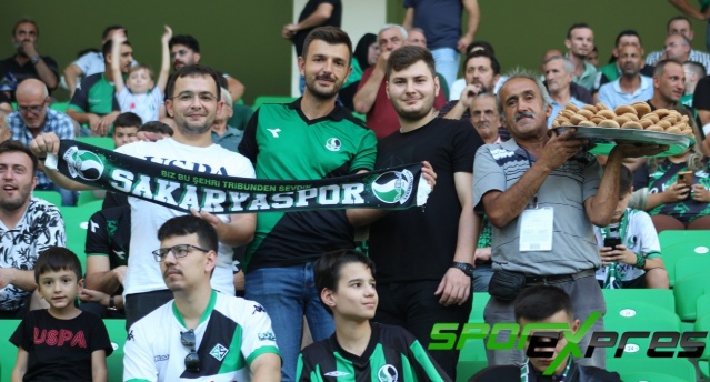 Sakaryaspor-Ümraniyespor maçından fotoğraflar
