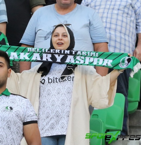 Sakaryaspor-Ümraniyespor maçından fotoğraflar