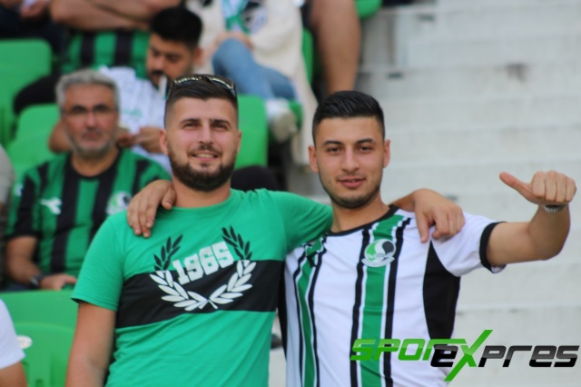 Sakaryaspor-Ümraniyespor maçından fotoğraflar