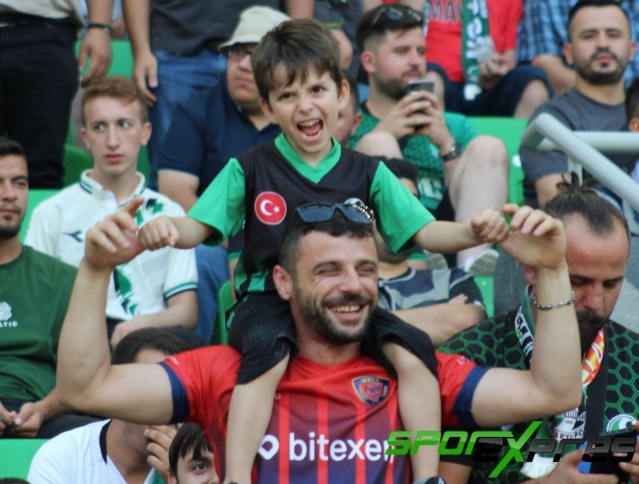 Sakaryaspor-Ümraniyespor maçından fotoğraflar