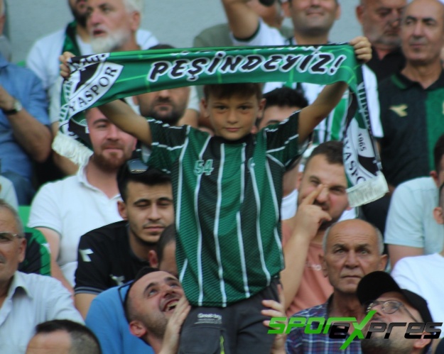 Sakaryaspor-Ümraniyespor maçından fotoğraflar