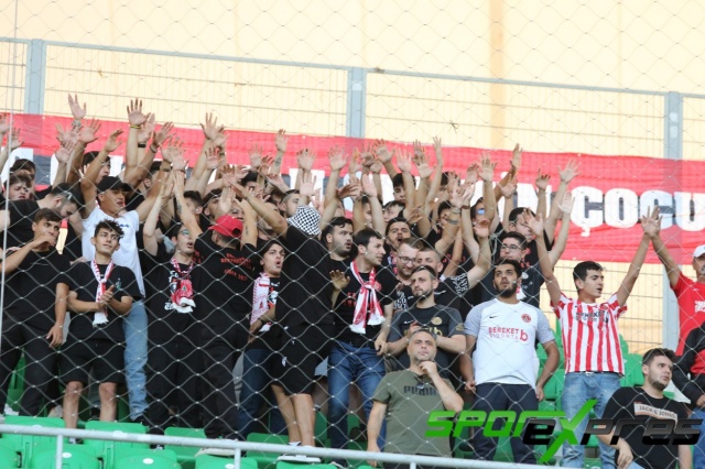 Sakaryaspor-Ümraniyespor maçından fotoğraflar