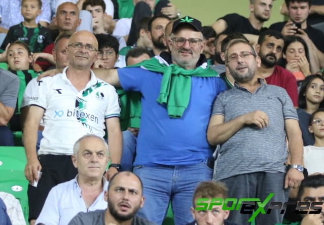 Sakaryaspor-Ümraniyespor maçından fotoğraflar