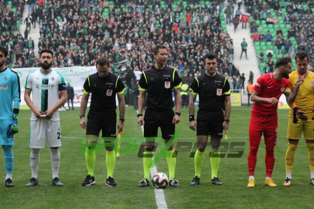 Sakaryaspor-Gümüşhanespor maçı fotoğrafları