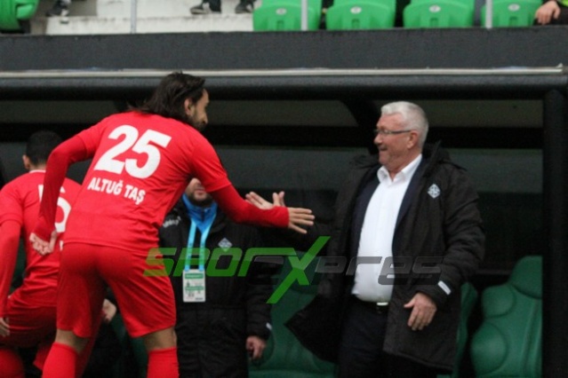 Sakaryaspor-Gümüşhanespor maçı fotoğrafları
