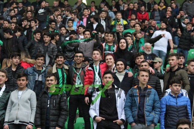 Sakaryaspor-Gümüşhanespor maçı fotoğrafları