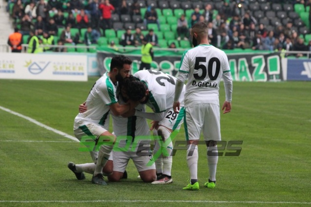 Sakaryaspor-Gümüşhanespor maçı fotoğrafları