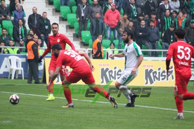 Sakaryaspor-Gümüşhanespor maçı fotoğrafları