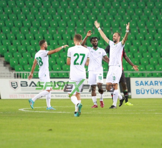 Sakaryaspor-Karagümrük maçı fotoğrafları