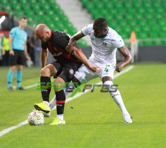 Sakaryaspor-Karagümrük maçı fotoğrafları