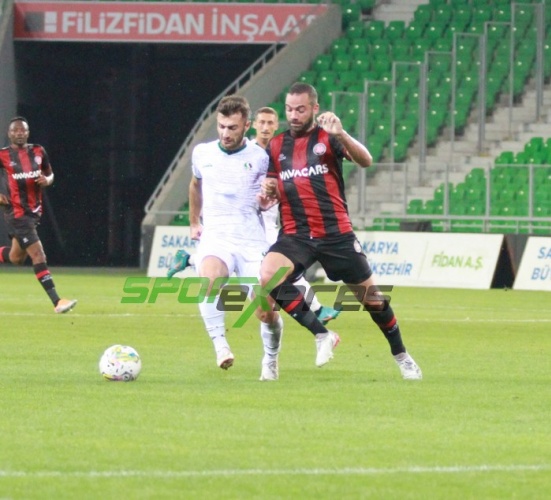 Sakaryaspor-Karagümrük maçı fotoğrafları
