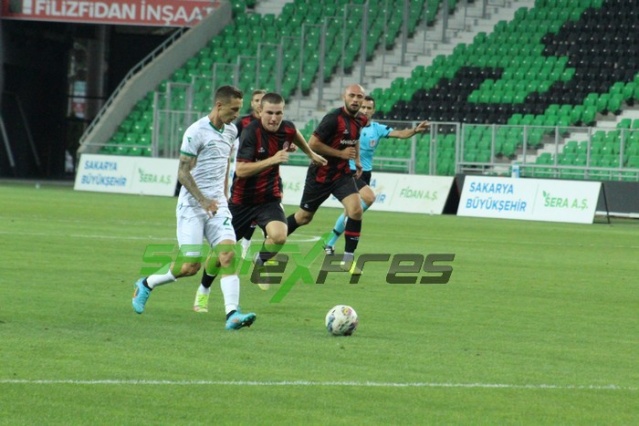 Sakaryaspor-Karagümrük maçı fotoğrafları