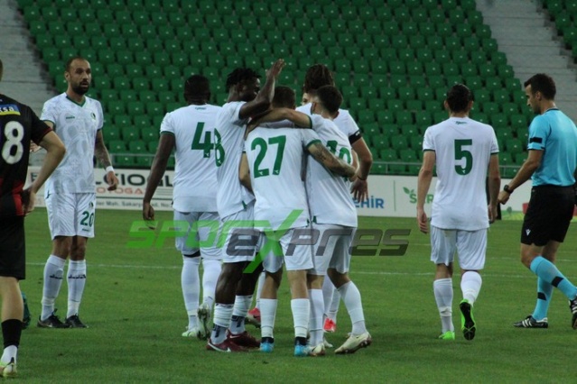 Sakaryaspor-Karagümrük maçı fotoğrafları